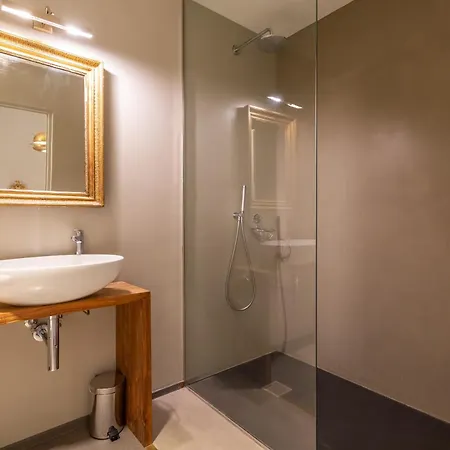 Spanish Steps Deluxe Apartment